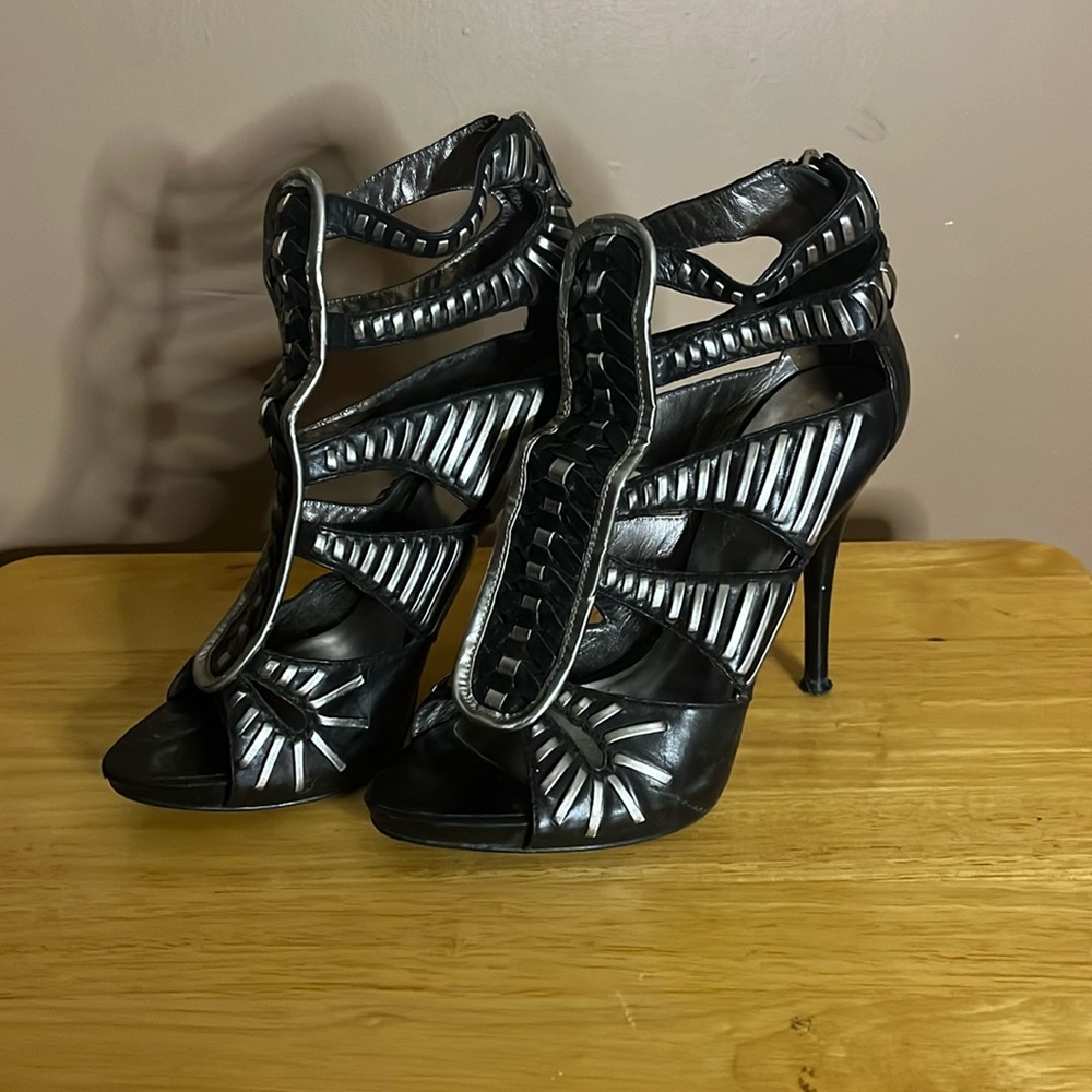 😄Vintage Leather 7.5 Marciano High Heels